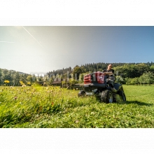 _Traktor trávny STARJET Exclusive UJ 102-23 P6_2WD + UZÁVIERKA + ZDVIH KOŠA, záber 102cm, B&S profesional VANGUARD / 23HP - 2 valec