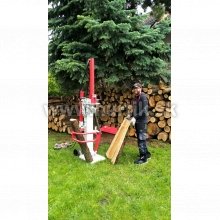 Štiepačka dreva VARI 11t na 400V / 11 ton, max. dĺžka polena 1.040mm, max. priemer kmeňa 300mm