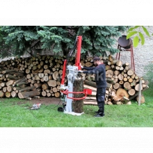 Štiepačka dreva VARI 11t na 400V / 11 ton, max. dĺžka polena 1.040mm, max. priemer kmeňa 300mm